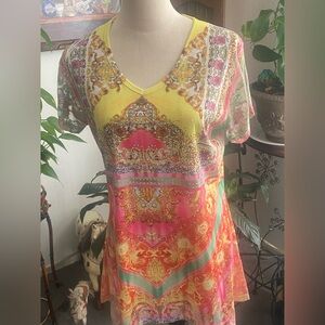 Kristine Accessories Short Sleeve V-Neck Printed Tee in Yellow & Pink